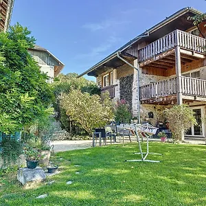 Couette-café Antre Lacs, Saint-Girod